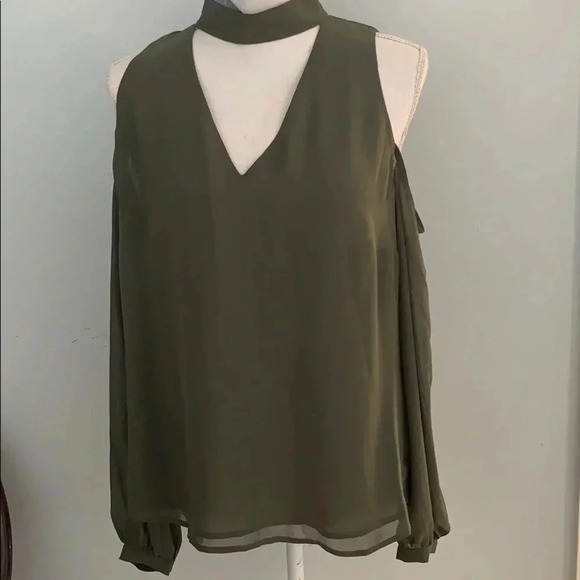 NWT Bebe Long Sleeve Cold Shoulder Top Large - Picture 1 of 6